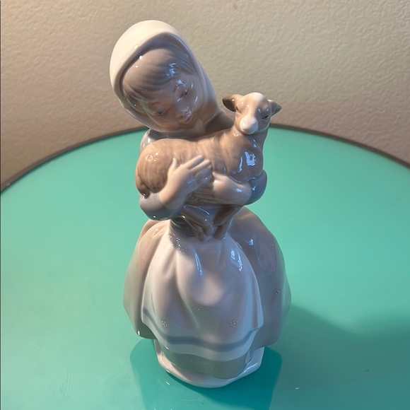 Nao by Lladro figurine of Girl with Lamb - Picture 1 of 5